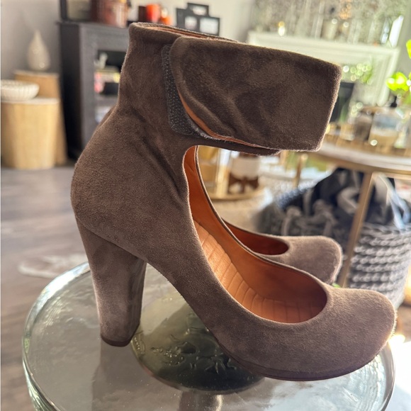 Chie Mihara ankle strap round toe block heel / pump in gray size US 6 - Picture 4 of 6